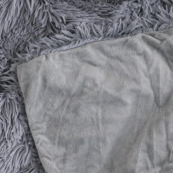 Gray Faux Fur Throw Blanket, Gray 80"x90" Fluffy Blanket Throw Queen Size - Picture 4 of 5